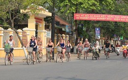 Niềm vui và “nỗi sợ” từ… Hội An