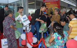 Tặng 2.000 phần quà cho người nghèo dịp Tết