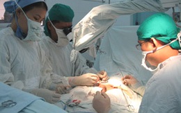 Tinh hoàn lạc chỗ lên ổ bụng 40 năm