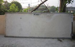 Tàu Bắc Nam đánh rơi cửa ra vào