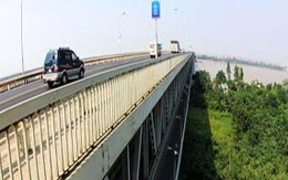 Gã chồng tàn độc ném vợ xuống sông Hồng