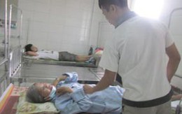 Nhập viện hai lần vì ăn tiết canh