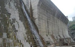 Nổ trong lòng đất, người dân lo sợ