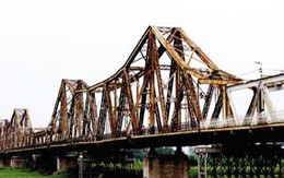 Chưa thể “đồng hành” trên cầu Long Biên