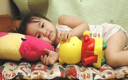 Trẻ nằm đệm nước lâu: Dễ bị nhiễm lạnh