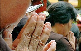 Đầu năm thầy cúng “đắt sô”