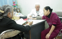 Lương y 82 tuổi 20 năm khám bệnh từ thiện