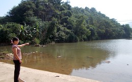 Hoang mang vì dòng suối đổi màu