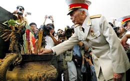 Nước mắt cựu binh rơi trong ngày vui