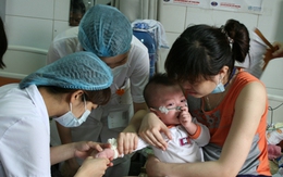 Bác sĩ căng mình trong tâm dịch sởi