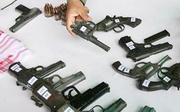 Trốn truy nã  vẫn tiếp tục buôn súng