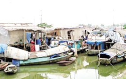 Vịnh Hạ Long, Quảng Ninh:Hàng trăm dân chài sắp "lên bờ"
