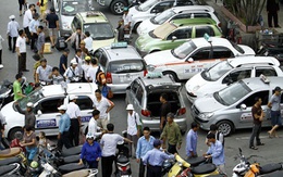 Hà Nội kiên quyết xử lý xe taxi gây mất trật tự tại các cổng bệnh viện