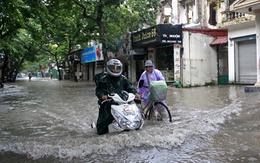 Hà Nội: Vừa họp về thoát nước thì lại… ngập nặng