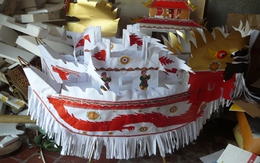 Đặt cả “chân dài” gửi… người âm