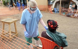 Nhân viên y tế của WHO bị nhiễm Ebola