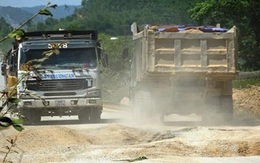 Kinh hoàng xe “hổ vồ”