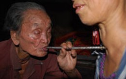 Bí hiểm thuật dùng ống "hút" bệnh của kỳ nhân 108 tuổi 