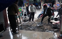 Nhà bị nổ mìn ở Sơn Tây từng bị đặt quan tài trước cửa