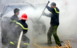 Đốt rơm, cháy luôn ô tô đang đỗ