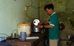 Đắng lòng bữa cơm công nhân ngày cận Tết