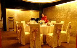 Bữa ăn nghìn đô ở "phòng vàng" của đại gia Việt