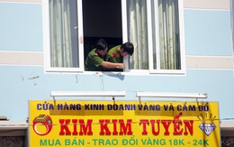 Vợ chồng chủ tiệm vàng bị trộm lẻn vào chém tới tấp