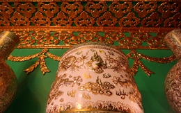 Đi Tết bằng cách 'dát vàng vào nhà sếp'