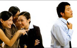 Vợ hơn 5 tuổi, chồng không dám đưa đi chơi cùng