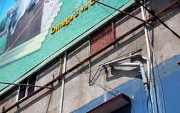 Thanh niên rơi từ độ cao 15 mét khi lắp biển quảng cáo