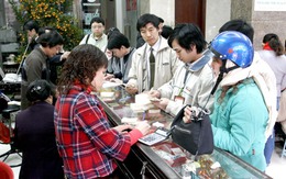 Đổi tiền lẻ dịp Tết: 10 ăn 8