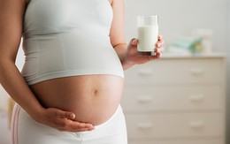 Thắc mắc của thai phụ xung quanh việc uống sữa bầu