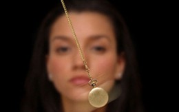 Một người bị thôi miên cướp mất 1,5 tỷ đồng giữa Hà Nội