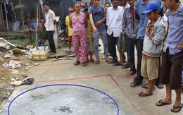 Đổ xô đi xem 'máu' trào lên từ nền xi-măng