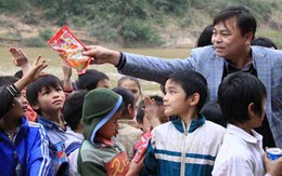 Vượt đèn đỏ bị phạt đứng điều khiển giao thông