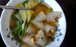 Bánh bột lọc chan nước phố Thụy Khuê