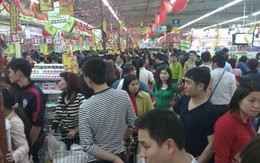 Cuối tuần chen nhau đi sắm Tết