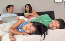 Cười ra nước mắt với "chuyện người lớn” của con