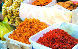 Kinh hãi mực, bò khô giá rẻ tẩm hóa chất