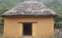 Sập nhà trình tường, vùi lấp 5 người