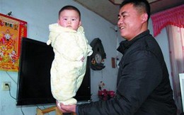 Bé gái biết đứng trước khi biết ngồi