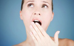 Những thói quen gây khô và hôi miệng