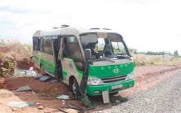 Xe khách lộn 2 vòng, 20 người bị thương nặng