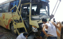 Lật xe chở khách Việt kiều 11 người bị thương