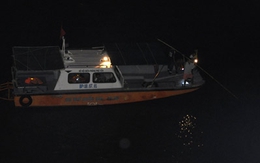 Tìm kiếm cô gái nhảy cầu tự tử