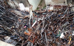 Ngủ vỉa hè sau vụ cháy sập nhà 5 tầng