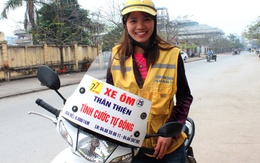 Nữ sinh xinh đẹp làm xe ôm ở Hà Nội
