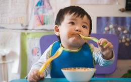 7 điều cha mẹ nên dạy con trên bàn ăn