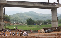 Sập dầm cầu vượt cao tốc Nội Bài - Lào Cai