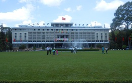 Du khách đổ về Dinh Độc lập dịp 30/4